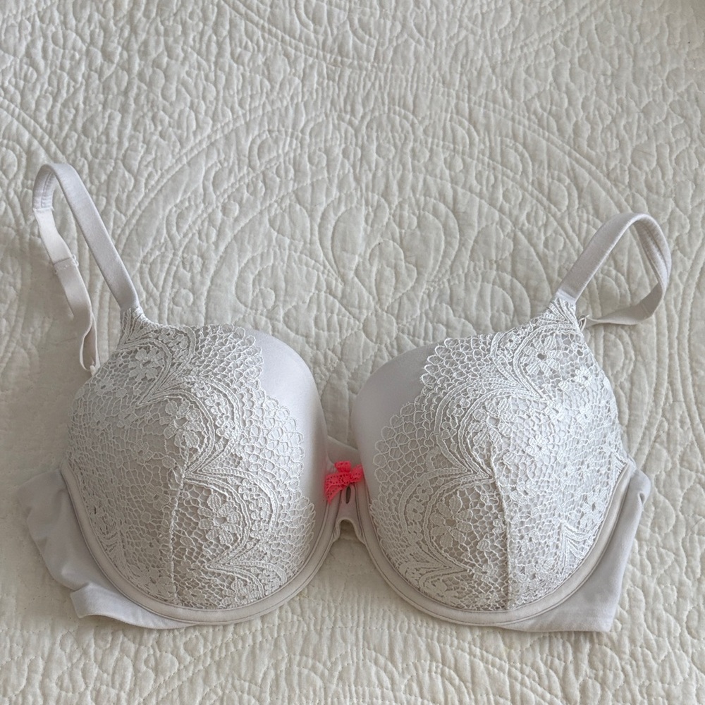 Victoria's Secret Perfect Coverage White Lace Bra with Pink Accent